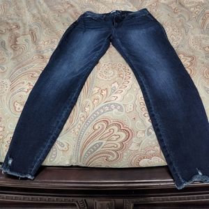 1 pair of Kanchan jeans.